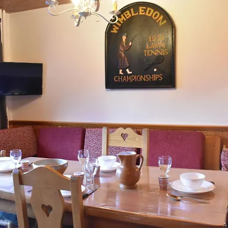 Cozy A Meribel, 6 Pers, Proche Pistes, Commerces Et Navette, Cheminee, Balcon Sud. - Fr-1-180-160 Apartment *